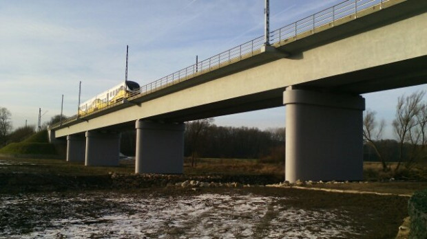 Nowy most kolejowy na Nysie Łużyckiej otwarty