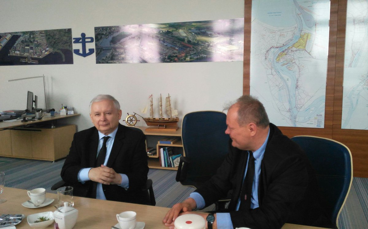Jarosław Kaczyński z wizytą w Zarządzie Portów Szczecin-Świnoujście w Szczecinie (fot.twitter.com/pisorgpl)