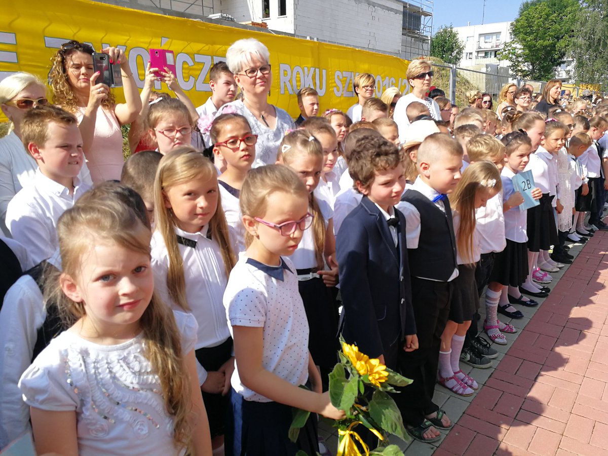 Minister dziękowała uczniom, nauczycielom i rodzicom za pracę w kończącym się roku szkolnym (fot.twitter.com/MEN_GOV_PL)