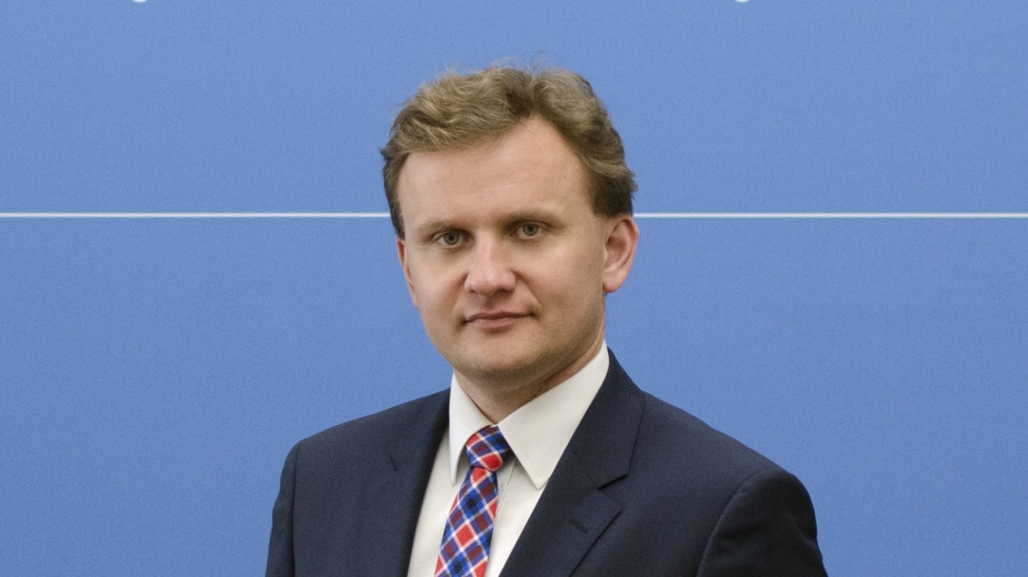 Nowy przepis ma spowodować, by osoby ubiegające się o 500 plus, składały oświadczenia zgodne ze stanem faktycznym - zaznaczył wiceminister (Bartosz Marczuk, fot. mpips,gov.pl)