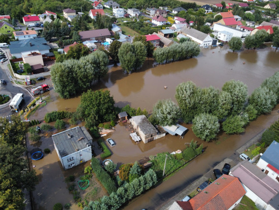 Burze i ulewy w całym kraju Straż pożarna interweniowała ponad 1000 razy