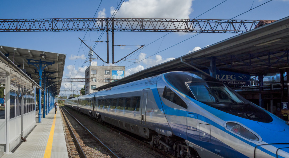 Dodatkowe pociągi PKP Intercity w długi weekend Jak załapać się na zniżki