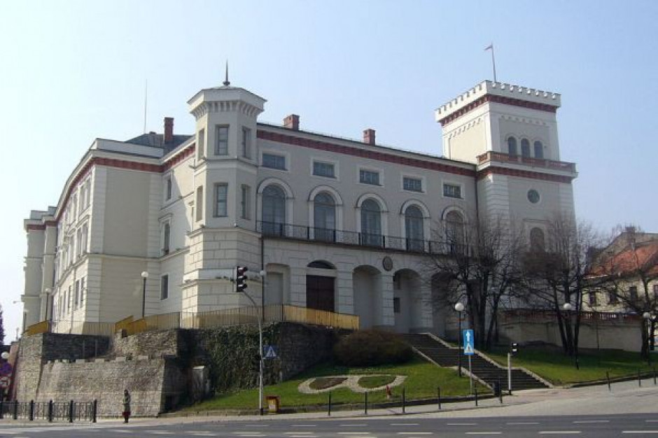 Bielskie muzeum szuka wykonawcy remontu otoczenia Zamku Sułkowskich