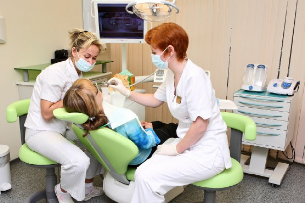 Zmiany kryteriów kontraktowania świadczeń stomatologicznych spowodują zamknięcie szkolnych gabinetów dentystycznych – uważa Joanna Mucha  (fot.fotolia)