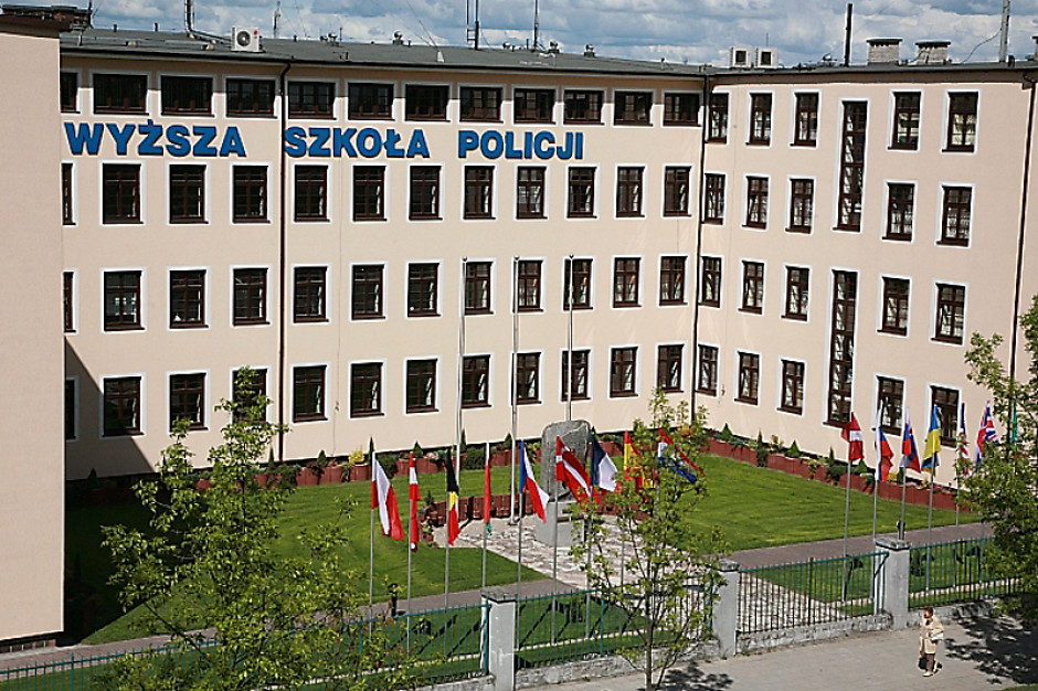 Samorząd Szczytna i Wyższa Szkoła Policji podpisują umowę na projekt
