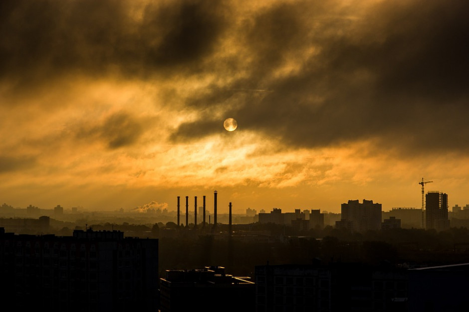 Wraz z ochłodzeniem zaczyna się smog. To efekt niskiej emisji. (fot. pixabay.com) Wraz z ochłodzeniem zaczyna się smog. To efekt niskiej emisji. (fot. pixabay.com)
