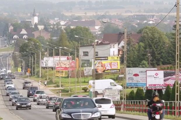 Ruch samochodowy na drodze pod Tatry na odcinku z Nowego Targu do Szaflar stale rośnie (fot.GDDKiA)