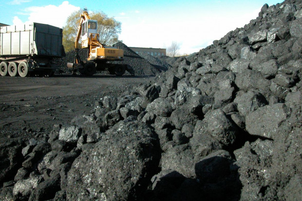 Według danych Ministerstwa Aktywów Państwowych samorzady mają jescze 59 000 ton węgla (fot. PTWP/Andrzej Wawok))