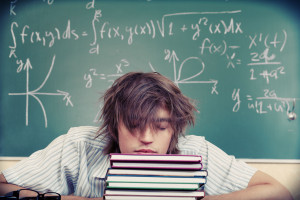 Biurokracja w szkole zabiera nauczycielom czas na pracę z dziećmi (fot. Shutterstock).
