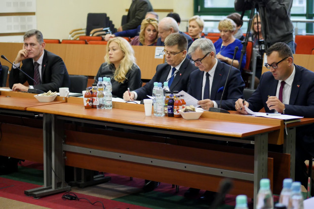 Wojewoda podlaski Bohdan Paszkowski powiedział, że wszystkie wnioski złożone w regionie do programów "Maluch plus" i "Senior plus" zostały pozytywnie ocenione (fot. bialystok.uw.gov.pl)