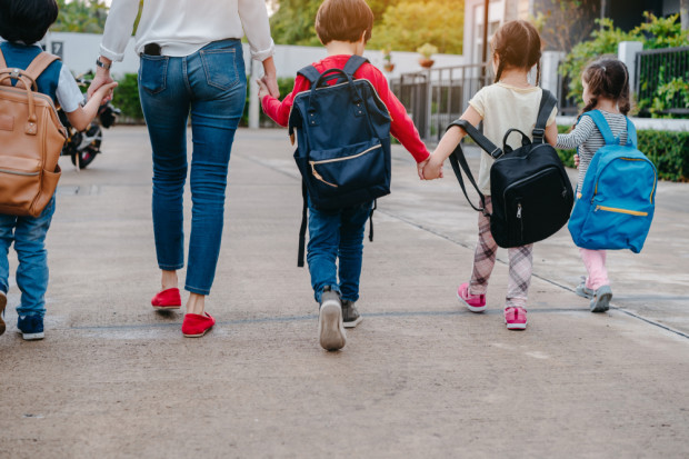 Wnioski o świadczenie z programu "Dobry start" złożono już dla ponad 3 mln 744 tys. dzieci  (Fot. Shutterstock.com)