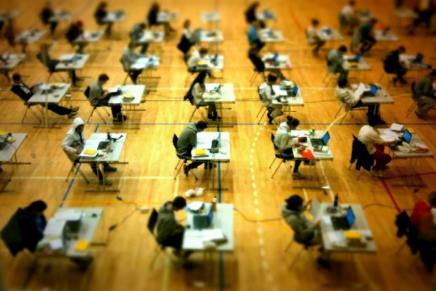 Wiceszef MEiN przyznaje, że mogą pojawić się problemy z egzaminatorami, ale nie dotkną one abiturientów (fot. Shutterstock)