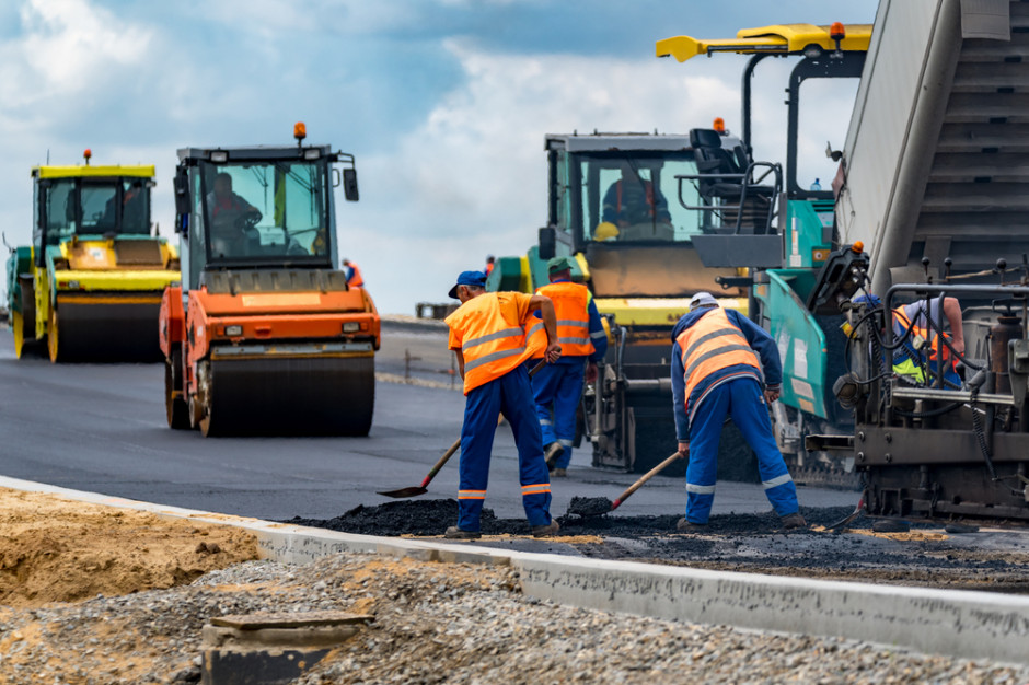 Ponad 194 mln zł otrzymają samorządy z województwa podlaskiego na remonty i budowę nowych dróg (Fot. Shutterstock.com) Ponad 194 mln zł otrzymają samorządy z województwa podlaskiego na remonty i budowę nowych dróg (Fot. Shutterstock.com)