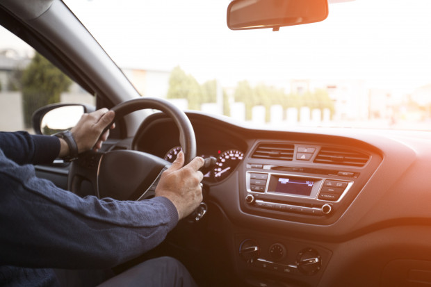 Kierowca będzie mógł dostać nawet 15 punktów karnych. (Fot. Shutterstock)