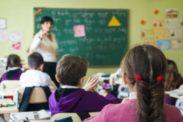 MEiN zaproponowało podniesienie od 1 stycznia o 9 proc. kwoty bazowej dla nauczycieli (Fot. Shutterstock.com)