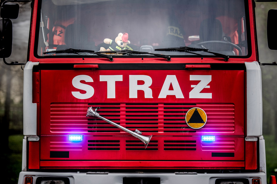 Na miejscu działają cztery zastępy straży pożarnej (fot. shutterstock) Na miejscu działają cztery zastępy straży pożarnej (fot. shutterstock)