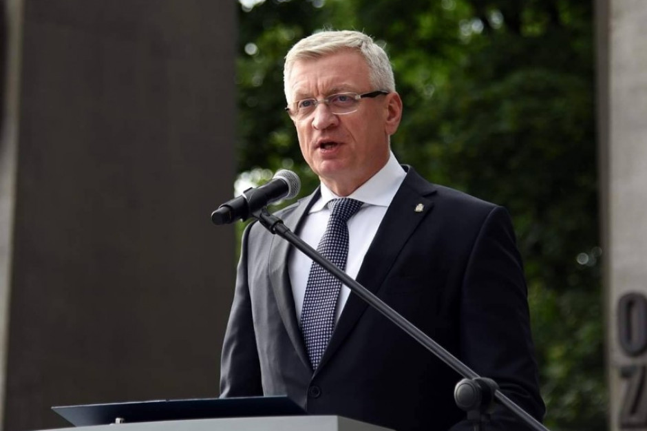 umowę na realizację zadania z wykonawcą podpisał prezydent Poznania oraz przedstawiciele spółki Poznańskie Inwestycje Miejskie (Fot. Jacek Jaśkowiak/Facebook) umowę na realizację zadania z wykonawcą podpisał prezydent Poznania oraz przedstawiciele spółki Poznańskie Inwestycje Miejskie (Fot. Jacek Jaśkowiak/Facebook)