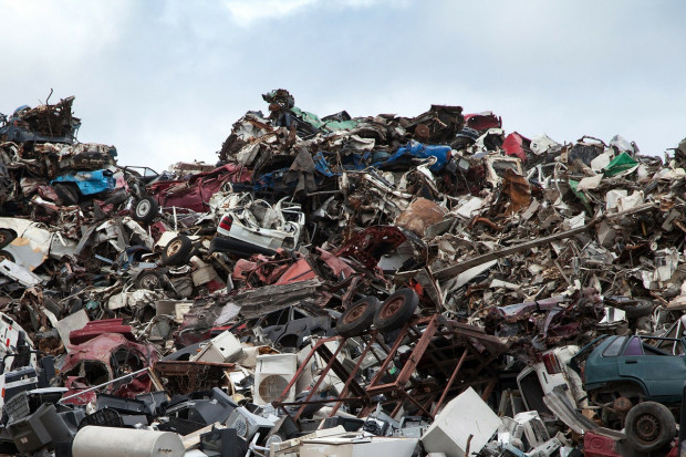 Usuwanie odpadów porzuconych w Siemianowicach rozpoczęło się w ubiegłym tygodniu (Fot. Pixabay.com)