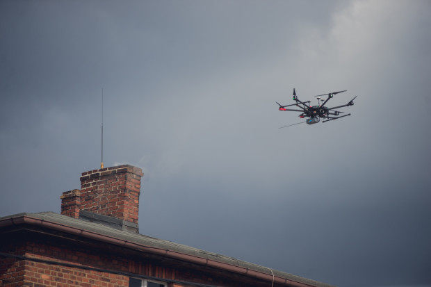 Dronów w miastach będzie coraz więcej (fot. cedd.pl)