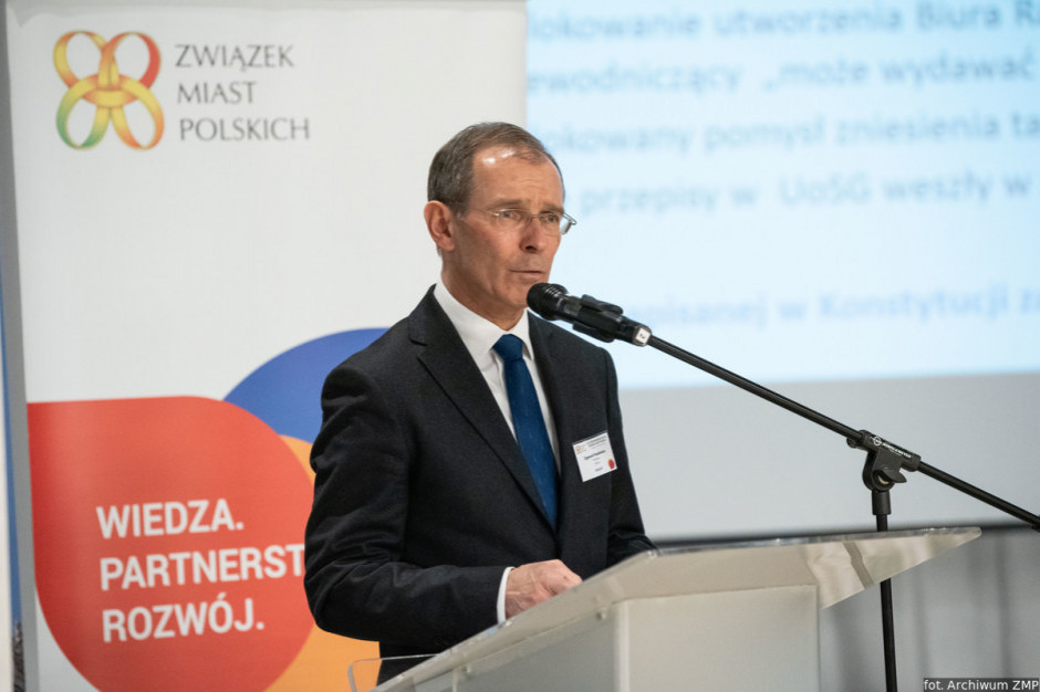 Planowane obecnie zmiany to kolejne odebranie dochodów PIT uzyskiwanych od lokalnej społeczności bez rekompensaty i zawłaszczenie części z nich przez budżet państwa – podkreśla Zygmunt Frankiewicz, prezes ZMP (fot. ZMP) Planowane obecnie zmiany to kolejne odebranie dochodów PIT uzyskiwanych od lokalnej społeczności bez rekompensaty i zawłaszczenie części z nich przez budżet państwa – podkreśla Zygmunt Frankiewicz, prezes ZMP (fot. ZMP)