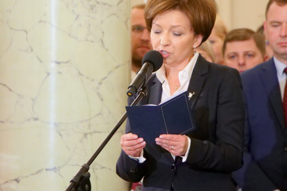 Minister Marlena Maląg do pracowników socjalnych: zmagacie się z ludzkimi dramatami