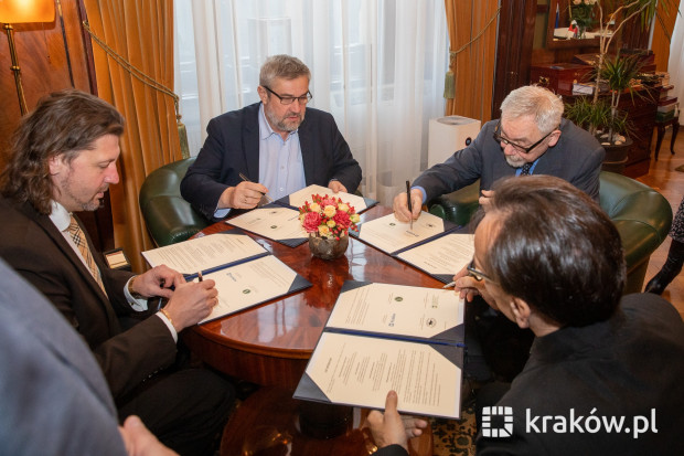 Podpisanie listu intencyjnego w sprawie krakowskiego toru (fot. krakow.pl)