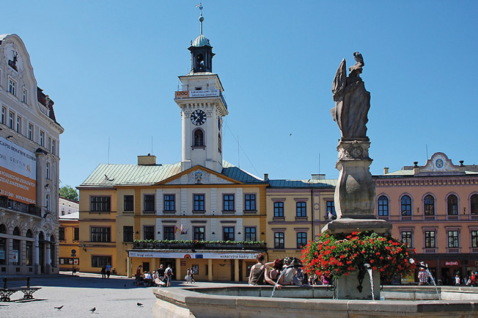 Zabytkowy ratusz w Cieszynie (Fot. cieszyn.pl) Zabytkowy ratusz w Cieszynie (Fot. cieszyn.pl)
