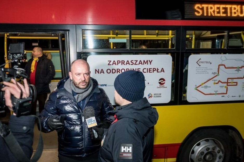 W poprzedniej edycji streetbus przejechał 9443 km, a obsługujący go kierowcy spędzili za kółkiem blisko 1368 godzin. (fot. wroclaw.pl) W poprzedniej edycji streetbus przejechał 9443 km, a obsługujący go kierowcy spędzili za kółkiem blisko 1368 godzin. (fot. wroclaw.pl)