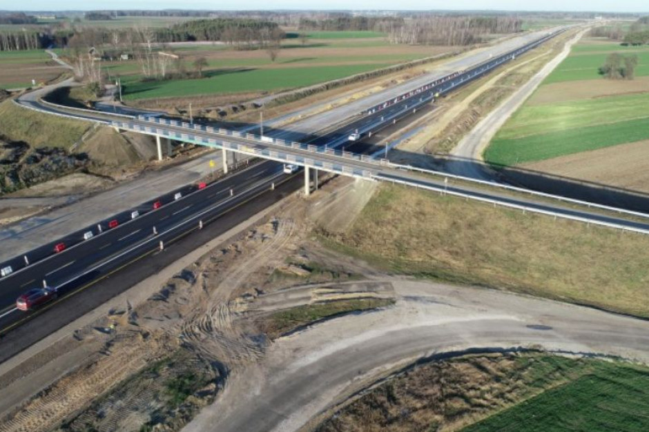 Ostatnie umowy na S61 o wartości blisko 1,8 mld zł podpisane. Kolejne 40 kilometrów „eski” ma swoich wykonawców (fot. gddkia) Ostatnie umowy na S61 o wartości blisko 1,8 mld zł podpisane. Kolejne 40 kilometrów „eski” ma swoich wykonawców (fot. gddkia)