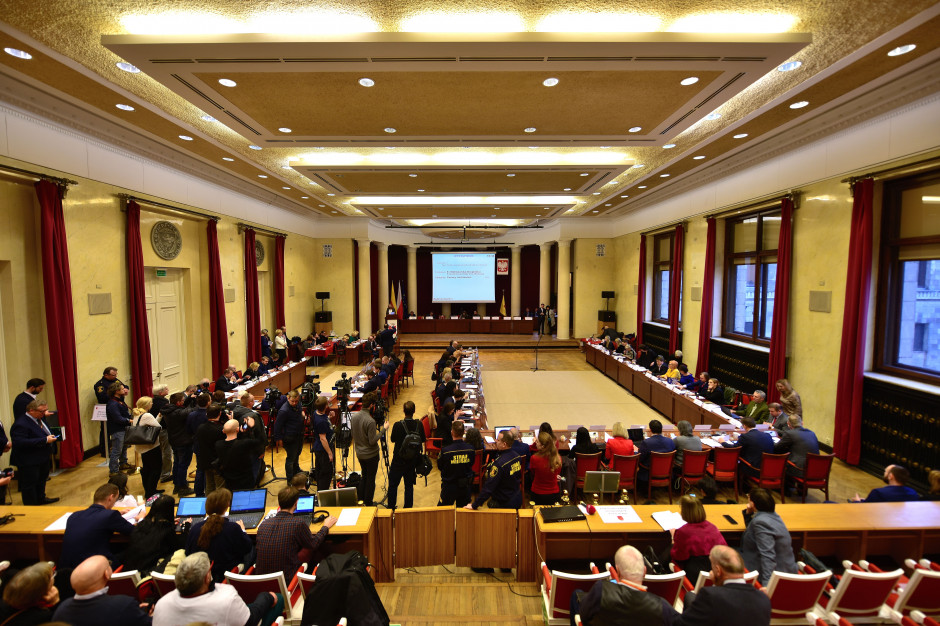 Sesja Rady Warszawy w Sali Warszawskiej Pałacu Kultury i Nauki w grudniu 2018 r. (Fot. wikimedia.org/Adrian Grycuk/ Attribution-Share Alike 3.0 Poland)