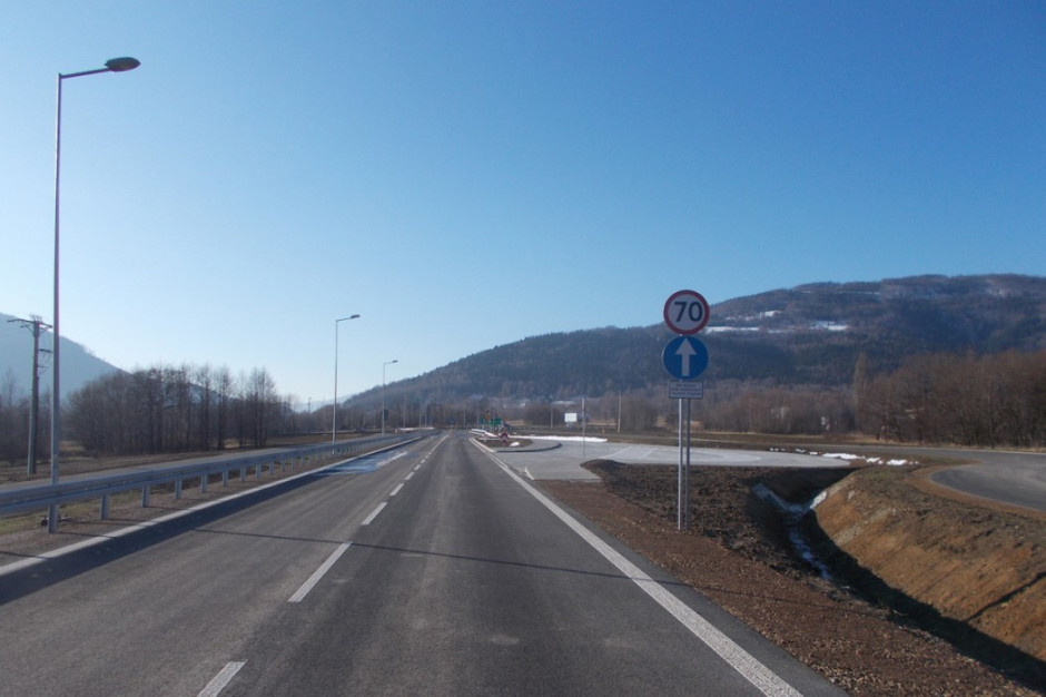 Jednojezdniowa droga, której przebieg ustalono po długotrwałych konsultacjach, wiedzie od węzła trasy S69 do ronda na drodze 942 przy stacji paliw w Buczkowicach. fot. ZDW