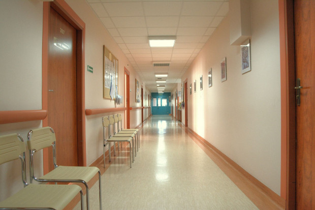 Uczniowie ostanowili poświęcić całe ferie na gruntowne odnowienie dwóch sal na Oddziale Chirurgii Dziecięcej Uniwersyteckiego Szpitala Klinicznego (fot. pixabay)