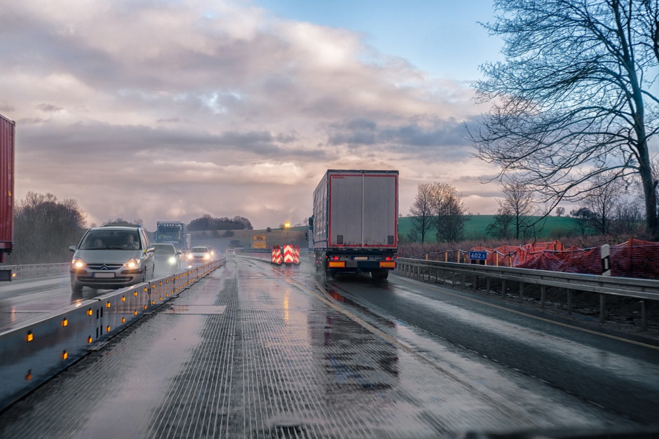 W trakcie realizacji są kolejne cztery zadania o łącznej długości 68,6 km i planowanym koszcie 914 mln zł (fot. pixabay.com) W trakcie realizacji są kolejne cztery zadania o łącznej długości 68,6 km i planowanym koszcie 914 mln zł (fot. pixabay.com)