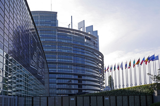 Parlament Europejski pracuje nad przekierowaniem funduszy unijnych do regionów dotkniętych epidemią koronawirusa (fot. pixabay.com)