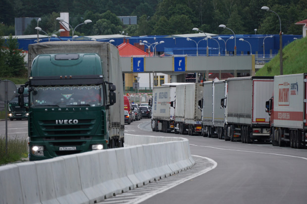 Problem na niemiecko-polskim przejściu granicznym pojawił się po zamknięciu przez Polskę wjazdu dla cudzoziemców z powodu zagrożenia koronawirusem. Fot. PTWP