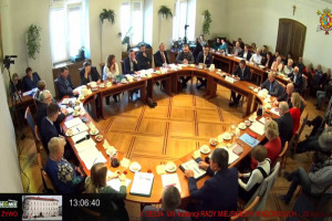 "Zdalne" sesje rad gmin i głosowanie przez internet - opinia eksperta