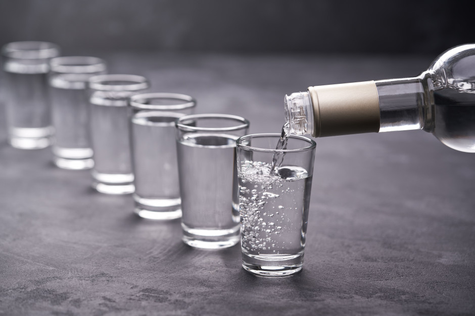 Pijany mężczyzna był niemal nieprzytomny (fot. Shutterstock.com) Pijany mężczyzna był niemal nieprzytomny (fot. Shutterstock.com)