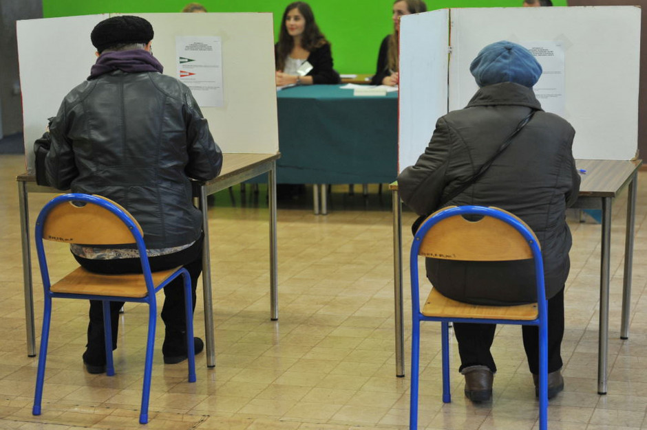 Wybory burmistrzów muszą odbyć się 26 kwietnia, choć komisarze zawieszają zaplanowane referenda