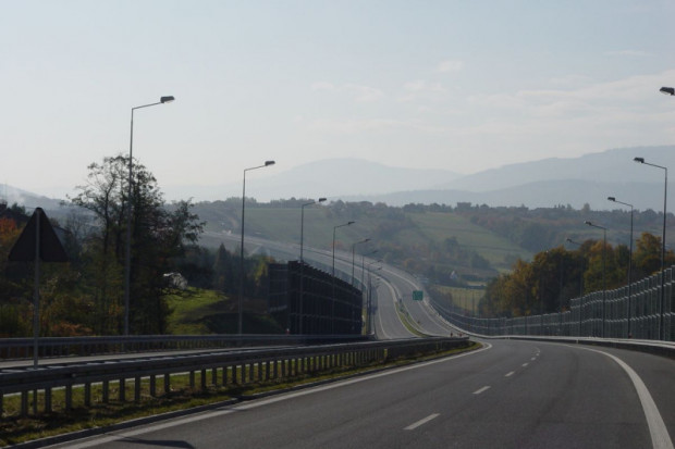 Docelowo w pełni ekspresowa trasa S1 o długości 135 km w woj. śląskim i małopolskim połączy węzeł z autostradą A1 (fot. gddkia)