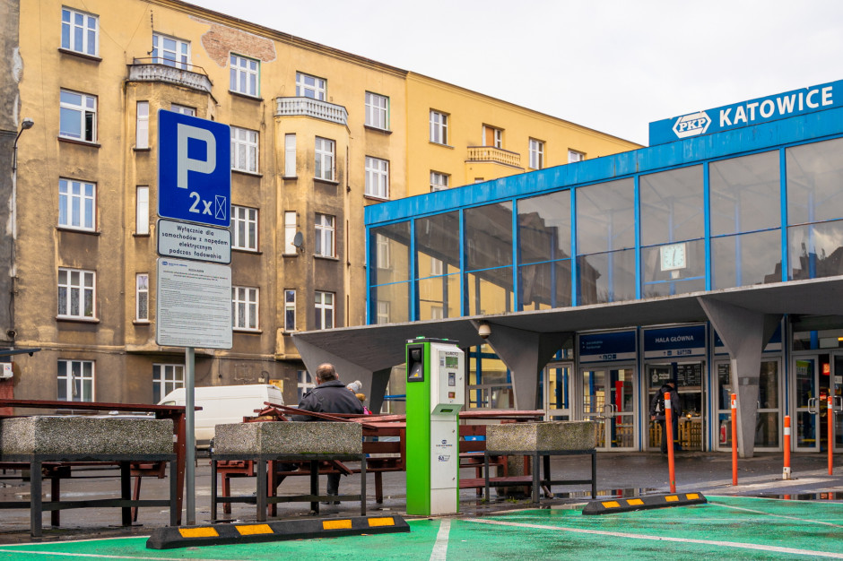 O projektowanym podniesieniu stawek za postój na miejskich parkingach władze Katowic informowały w styczniu (Fot. Shutterstock.com) O projektowanym podniesieniu stawek za postój na miejskich parkingach władze Katowic informowały w styczniu (Fot. Shutterstock.com)