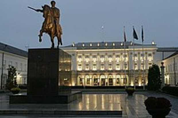 Ustawa o przygotowaniu i realizacji inwestycji w zakresie odbudowy Pałacu Saskiego, Pałacu Brühla oraz kamienic przy ul. Królewskiej w Warszawie jest inicjatywą prezydenta Andrzej Dudy.