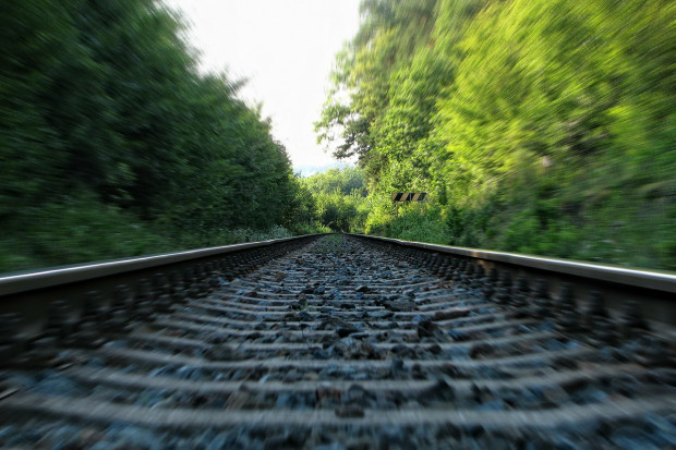 Wojewoda podlaski wydał pozwolenie na budowę ok. 16 km trasy kolejowej Rail Baltica (fot. Pixabay)