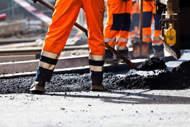 Zatwierdzone przez Ministra Infrastruktury inwestycje są związane z rozbudową odcinków dróg i wzmocnieniem ich nawierzchni (fot. pixabay)
