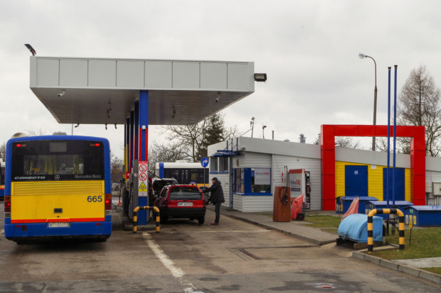 Otwarcie miejskiej stacji paliw w Płocku wymusiło na właścicielach innych stacji obniżenie cen u siebie (Fot. KMPłock)