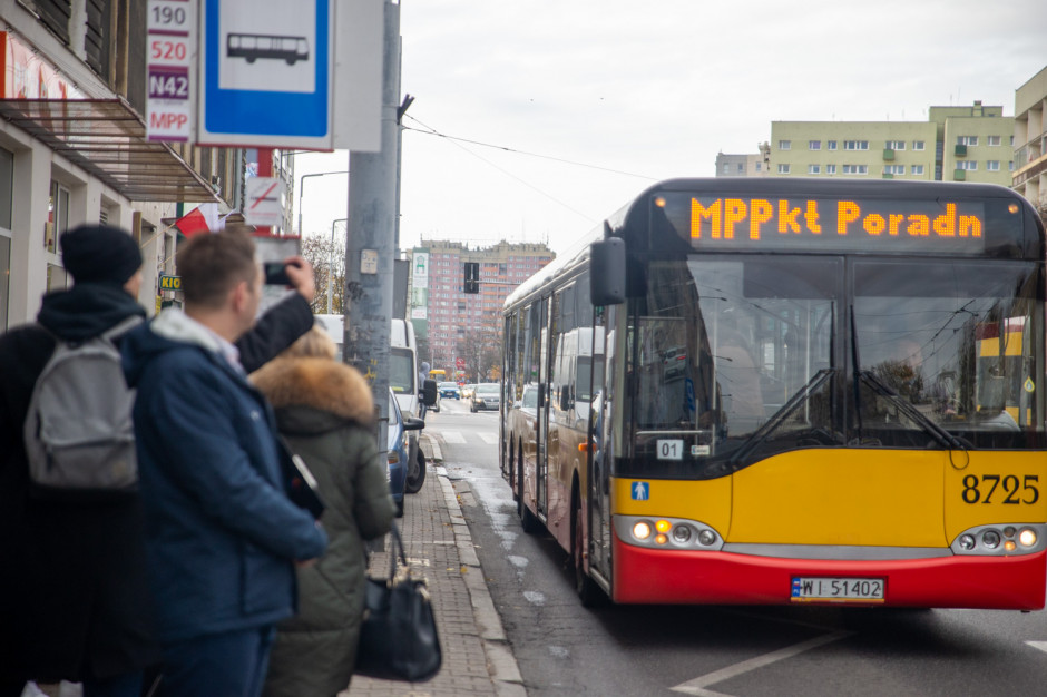 W kwietniu 2020 r. warszawski ZTM odnotował ok. 7 mln wejść do autobusów. W kwietniu 2019 r. było ich blisko 25 mln... (Fot. ZTM Warszawa)