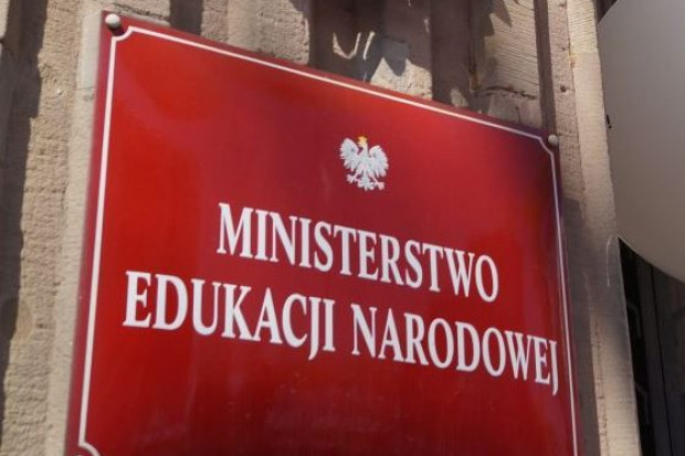Egzamin ósmoklasisty odbędzie się według ściśle określonych wytycznych sanitarnych (fot. men.gov.pl)
