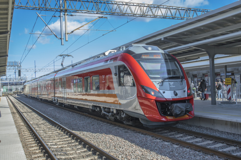 W ciągu ostatniego miesiąca liczba osób podróżujących pociągami Polregio wzrosła o 50 proc. (Fot. Justyna Grzesik) W ciągu ostatniego miesiąca liczba osób podróżujących pociągami Polregio wzrosła o 50 proc. (Fot. Justyna Grzesik)