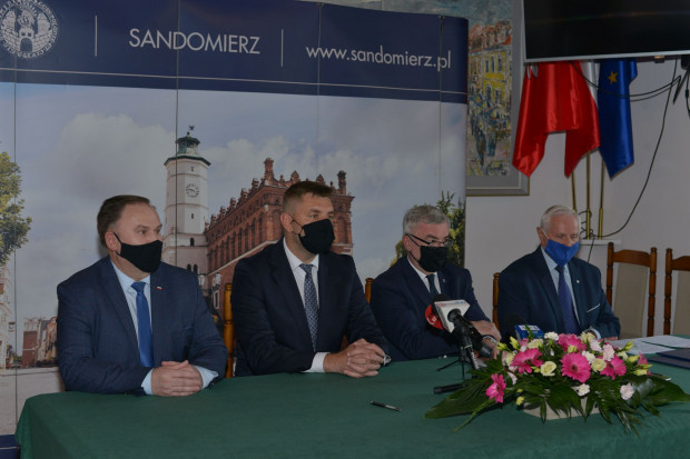 Projekt pod nazwą „Transport miejski przyjazny środowisku – zakup nisko emisyjnego taboru autobusowego” przewiduje zakup 6 nowych autobusów nisko podłogowych (fot. sandomierz.pl)