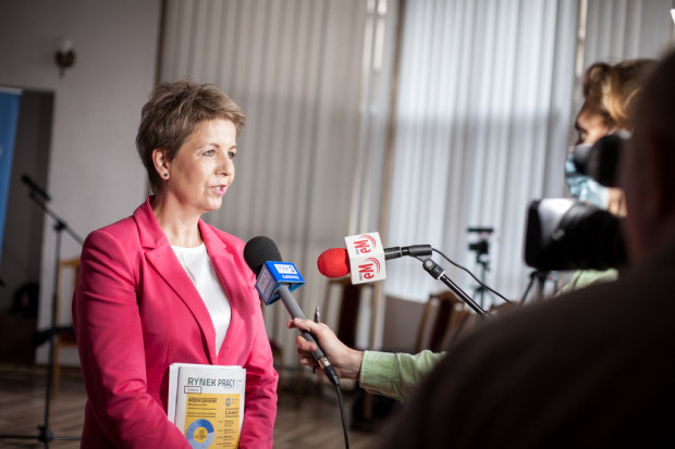 Alina Nowak, wiceminister rodziny, pracy i polityki społecznej (fot. WUP Katowice)