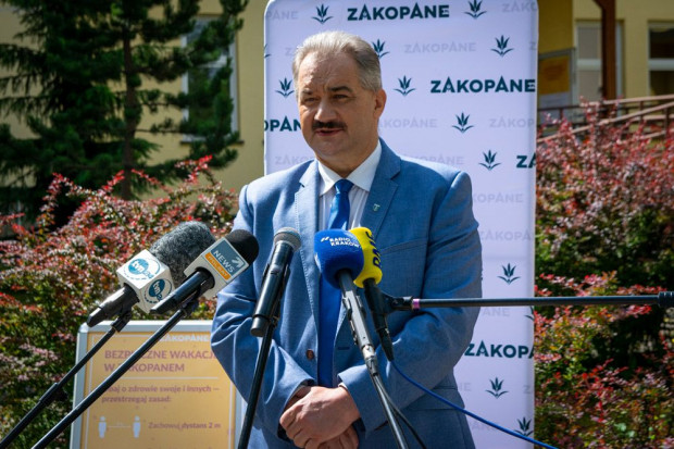 Burmistrz Zakopanego zapewnia, że płynów do dezynfekcji wystarczy dla wszystkich mieszkańców (fot. UMZ)